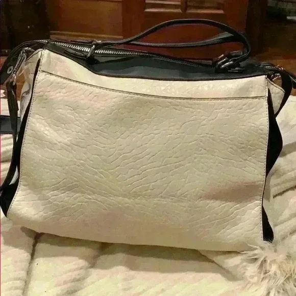 Satchel - Picture 3 of 7